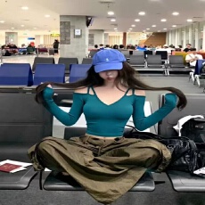 气质轻熟性感V领修身长袖春秋精致显瘦百搭打底衫名媛辣妹风上衣