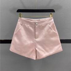 批发香槟色冰丝醋酸缎面短裤女凉快修身直筒<b class='q'>西装</b>热裤2026夏季新款外穿