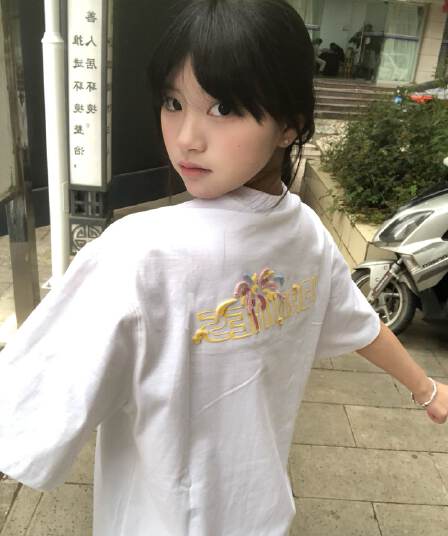 순면 240 그램 원본 자수 품질 업그레이드 2026 여름 폭발 디자인 불꽃놀이 알파벳 화이트 반팔 티셔츠