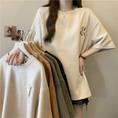 批发26麂皮绒M标刺绣短袖t恤女夏季宽松大码遮肉显瘦慵懒风设计感小众