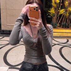 批发纯欲辣妹灰色蕾丝v领<b class='q'>长袖</b>t恤女秋冬紧身修身打底衫内搭低领上衣