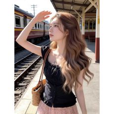 批发法式独特绝美蕾丝拼接木耳边褶皱上衣女小众设计感露肩短款<b class='q'>衬衫</b>夏