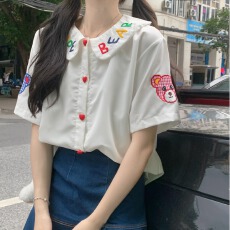 批发日系复古童趣小熊绣花娃娃领<b class='q'>衬衫</b>女夏2023小众设计感白色短袖上衣