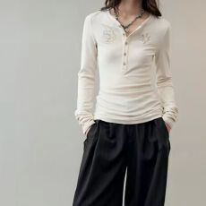 精品羊绒260克长袖t恤打底衫女春秋刺绣新款亨利衫领上