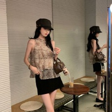 批发法式复古玫瑰豹纹<b class='q'>雪纺衫女</b>夏季2026新款纯欲辣妹挂脖<b class='q'>无袖</b>背心上衣
