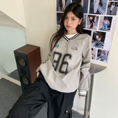 批发风衣面料金/智/妮/明/星同款V领卫衣96号冲锋衣棒球长袖卫衣秋季