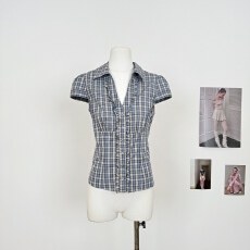 批发蓝色木耳边条纹V领正肩收腰剪裁设计感<b class='q'>衬衫</b>短袖<b class='q'>上衣</b>夏