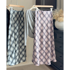 批发高级感缎面鱼尾裙<b class='q'>半身</b>裙女2026新款高腰显瘦A字<b class='q'>长裙</b>气质格子半裙