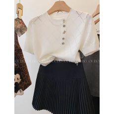 批发网图  白色镂空不规则圆领短袖<b class='q'>针织衫</b>t恤女宽松短款正肩小上衣