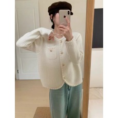 批发小香风<b class='q'>韩版</b>针织衫秋冬新款女气质百搭设计感小众短款毛衣开衫外套