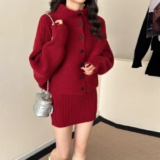 批发圣诞穿搭红色高领毛衣连衣裙子女秋冬季2025新款法式内搭套装短裙