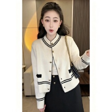 批发轻奢小香风撞色针织上衣外衫女秋季法式浮雕金扣精致<b class='q'>时尚</b>小衫潮流