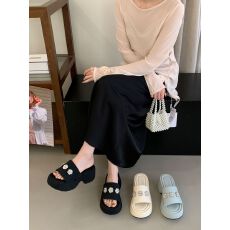 2026水钻厚底一字露趾凉拖鞋女外穿粗跟厚底防滑罗马鞋