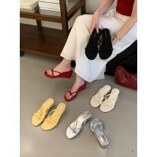 批发2026新款法式气质极简细带尖圆头<b class='q'>百搭</b>沙滩套趾粗跟凉拖鞋女夏<b class='q'>百搭</b>