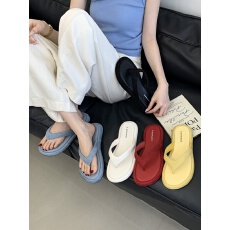 软底红色小众夹脚人字拖鞋女时尚外穿2026年夏季新款平底凉拖鞋潮