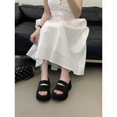 批发2026新款法式高级感金属扣厚底一字拖鞋外穿粗跟凉拖鞋