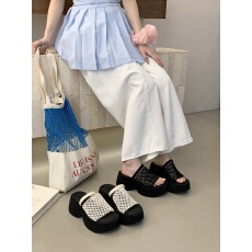 批发<b class='q'>韩版</b>网红镂空透气网面一字拖鞋女2026松糕增高沙滩拖鞋时尚百搭