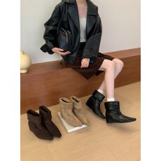 批发2026秋冬新款<b class='q'>韩版</b>尖头短靴女冬季百搭显瘦时装靴棕色低跟堆堆靴女