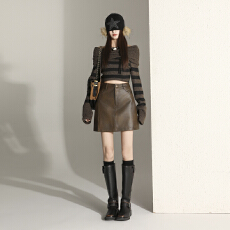 批发实拍~2025美拉德设计感小开叉PU皮裙高腰百搭防走光包臀半身短裙