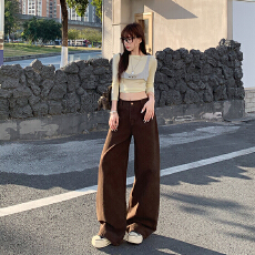 批发实拍~阔腿牛仔裤女秋<b class='q'>冬</b>2026新款时尚宽松辣妹潮流爆款白色弯刀裤