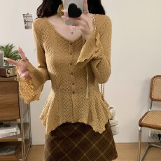 批发实拍～春季新款温柔气质风高级感喇叭袖收腰显瘦大码小衫配飘带