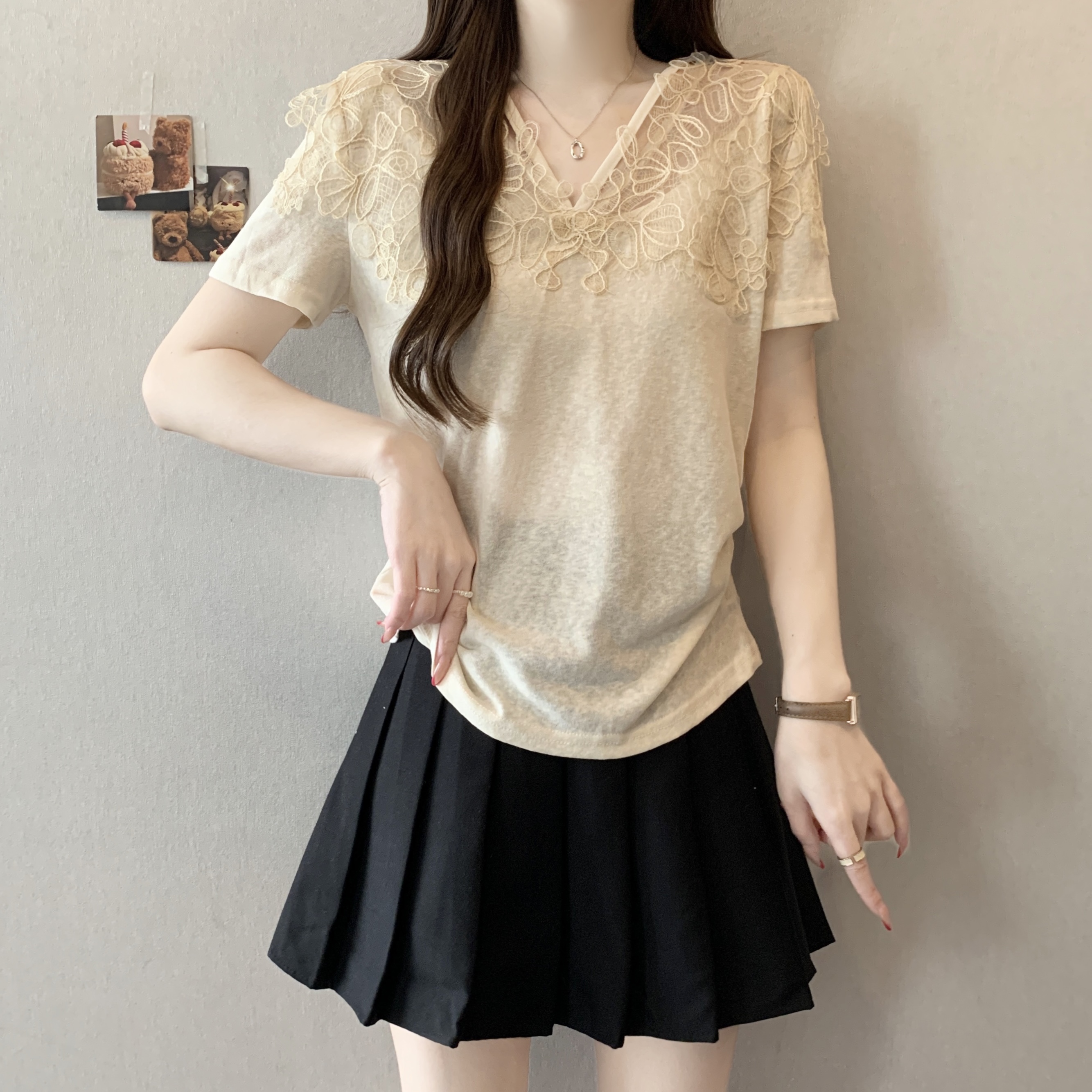 RY3929# 实拍夏季新款法式气质钩花蕾丝拼接v领短袖大码显瘦百搭上衣小衫