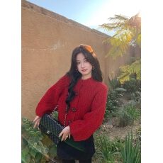 批发秋冬新款流行时尚潮牌女装法式轻熟慵懒风毛衣开 衫气质高腰短裙