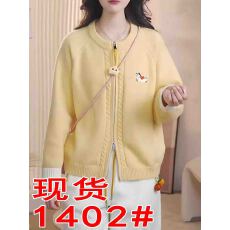 批发企鹅挂饰<b class='q'>圆领</b>长袖<b class='q'>针织</b><b class='q'>开衫</b>女2025秋冬新款小马刺绣双拉链毛衣上衣