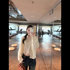 批发蝶宝嘻 软糯云朵 100圈圈纱羊毛半高领针织开衫女肌理感<b class='q'>毛衣</b>外套