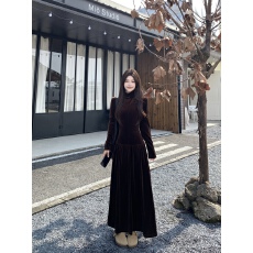 批发实拍大码丝绒连衣裙女<b class='q'>秋</b>冬修身抽皱长裙