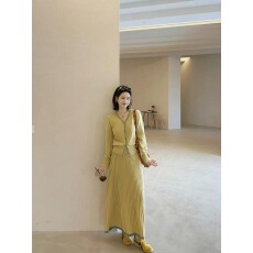 批发黄色针织半身连衣裙子长裙女2026新款早春装温柔风穿搭一整套装裙