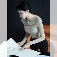 批发秋冬高级感<b class='q'>花朵</b>针织打底衫女内搭深秋独特漂亮超好看镂空长袖上衣