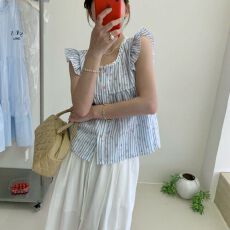 批发韩系花朵竖条纹飞飞袖小衫夏季甜美减龄可爱<b class='q'>娃娃衫</b>单排扣背心衬衫