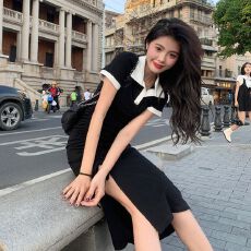 批发法式polo领开叉<b class='q'>连衣裙</b>女2026年新款夏季设计感小众裙子a字中长裙