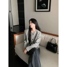 批发2026春秋年轻新款时尚香风外套气质复古圆领单排上衣条纹宽松