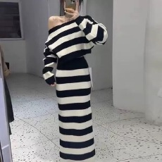批发韩系针织气质两穿斜肩条纹毛衣上衣女秋冬新款显瘦包臀长裙两件套