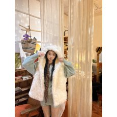 批发2025新品环保皮草皮毛一体<b class='q'>上衣</b>流行高级感獭兔毛纯白色甜美风马甲