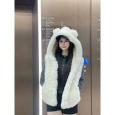 批发甜美风百搭款小熊耳朵设计超好看厚款流行时髦马甲纯白色外穿<b class='q'>上衣</b>