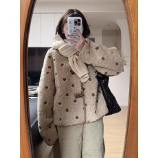 批发冬女新款巨好看的独特双面正反两穿羊羔毛外套开衫牛角扣设计上衣