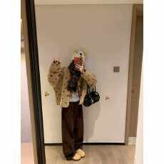 批发秋冬新款牛角扣加厚保暖毛绒绒皮毛一体百搭款宽松版型开衫款外套