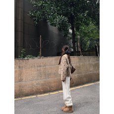 批发牛角扣设计感百搭款加厚小众皮毛一体宽松型女上衣保暖时髦流行款