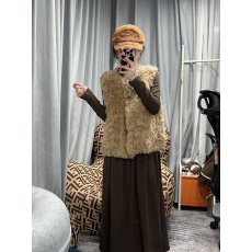 批发卡其色马甲女秋冬新款高级感美拉德时尚设计感外穿毛茸茸马甲背心