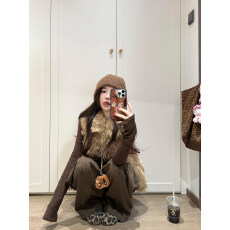 批发洋气复古羊羔毛背心马甲女秋冬新款宽松百搭加厚保暖外穿上衣小衫