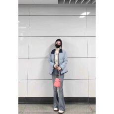 批发流行款百搭高级感宽松型无帽长袖单排扣设计感娃娃领蓝色开衫上衣