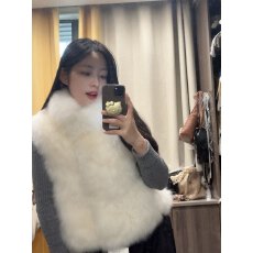 批发<b class='q'>秋</b>冬新款仿毛马甲女宽松百搭毛毛背心皮草高质量外穿款纯色女上衣