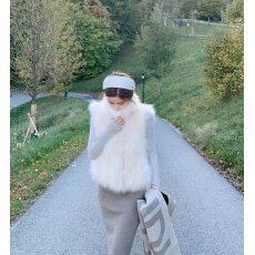 批发白色高质量环保皮草背心马甲女款<b class='q'>秋</b>季外穿小个子叠穿毛毛设计上衣