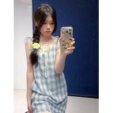 批发春夏假两件海边穿搭裙子度假长裙超好看吊带裙休闲格纹设计感女装