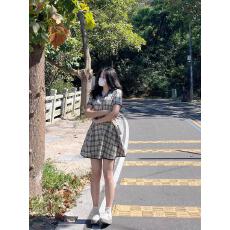 批发超好看学院风V领格子裙A字<b class='q'>短裙</b>撞色泡泡袖收腰显身材精致风连衣裙