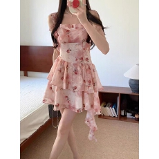 批发新品温柔风甜美挂脖<b class='q'>碎花</b>收腰蓬蓬<b class='q'>吊带裙</b>小个子绝美连衣裙吊带女装