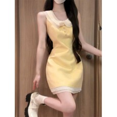 批发2026款娃娃领设计无袖连衣裙女夏季收腰<b class='q'>显瘦</b>富家千金风黄色女短裙